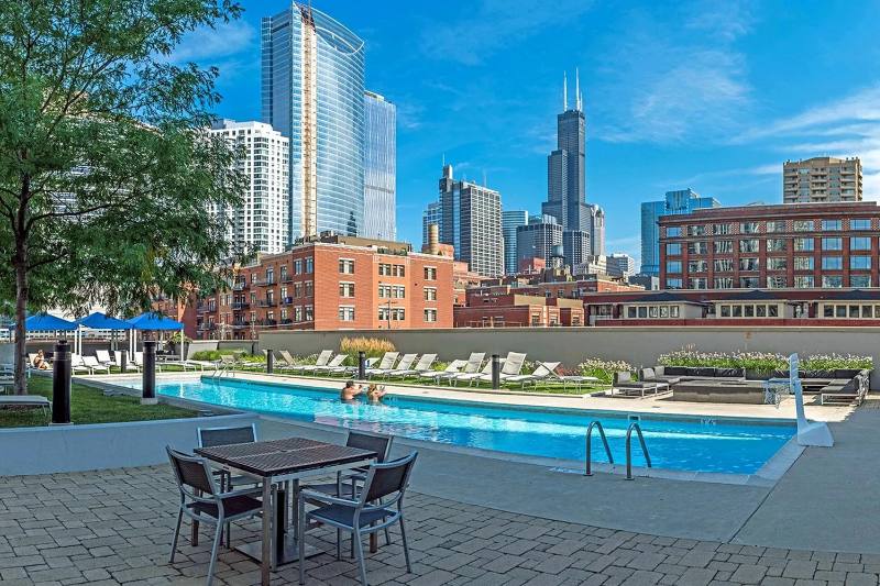 Apartment for rent at 376 N Desplaines St, Chicago, IL 60661