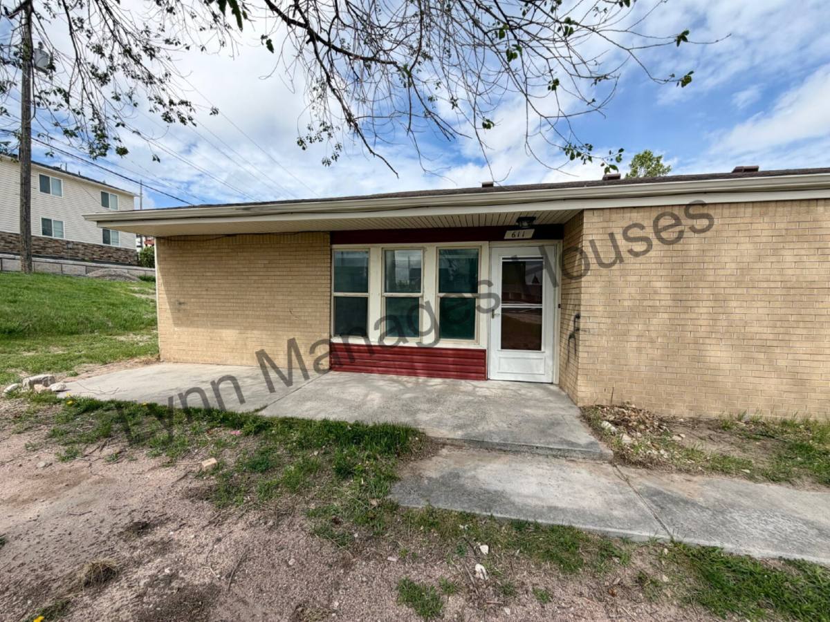 Townhouse for rent at 611 W 5th St, Cheyenne, WY 82007