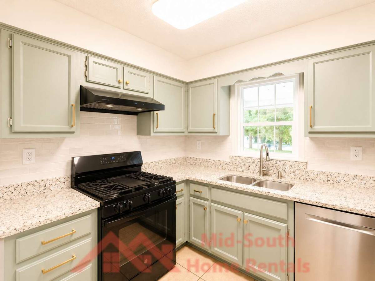House for rent at 6934 Wynterhall Dr, Germantown, TN 38138