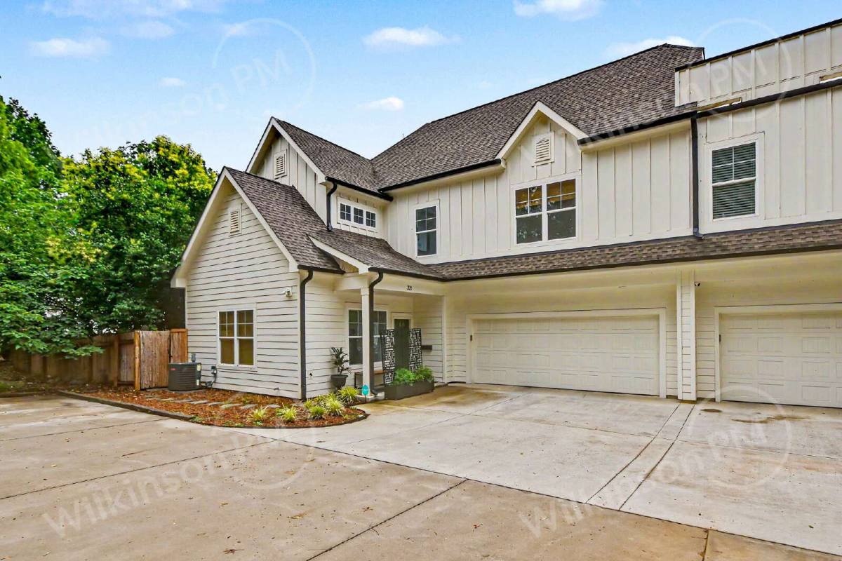 Townhouse for rent at 221 S Gardner Ave, Charlotte, NC 28208