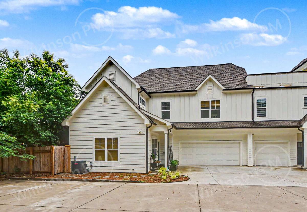 Townhouse for rent at 221 S Gardner Ave, Charlotte, NC 28208