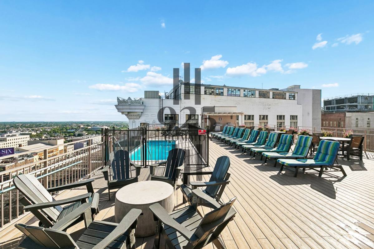 Apartment for rent at 925 Common St, New Orleans, LA 70112