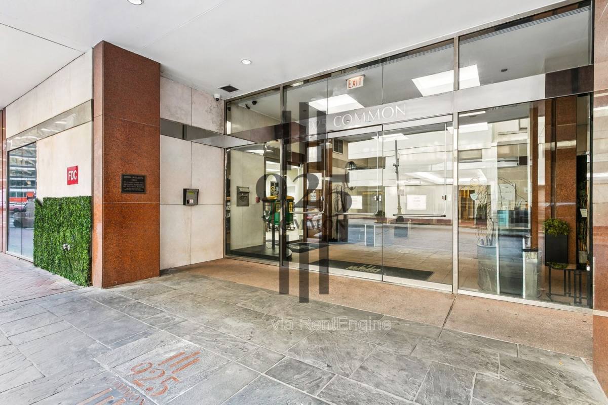 Apartment for rent at 925 Common St, New Orleans, LA 70112