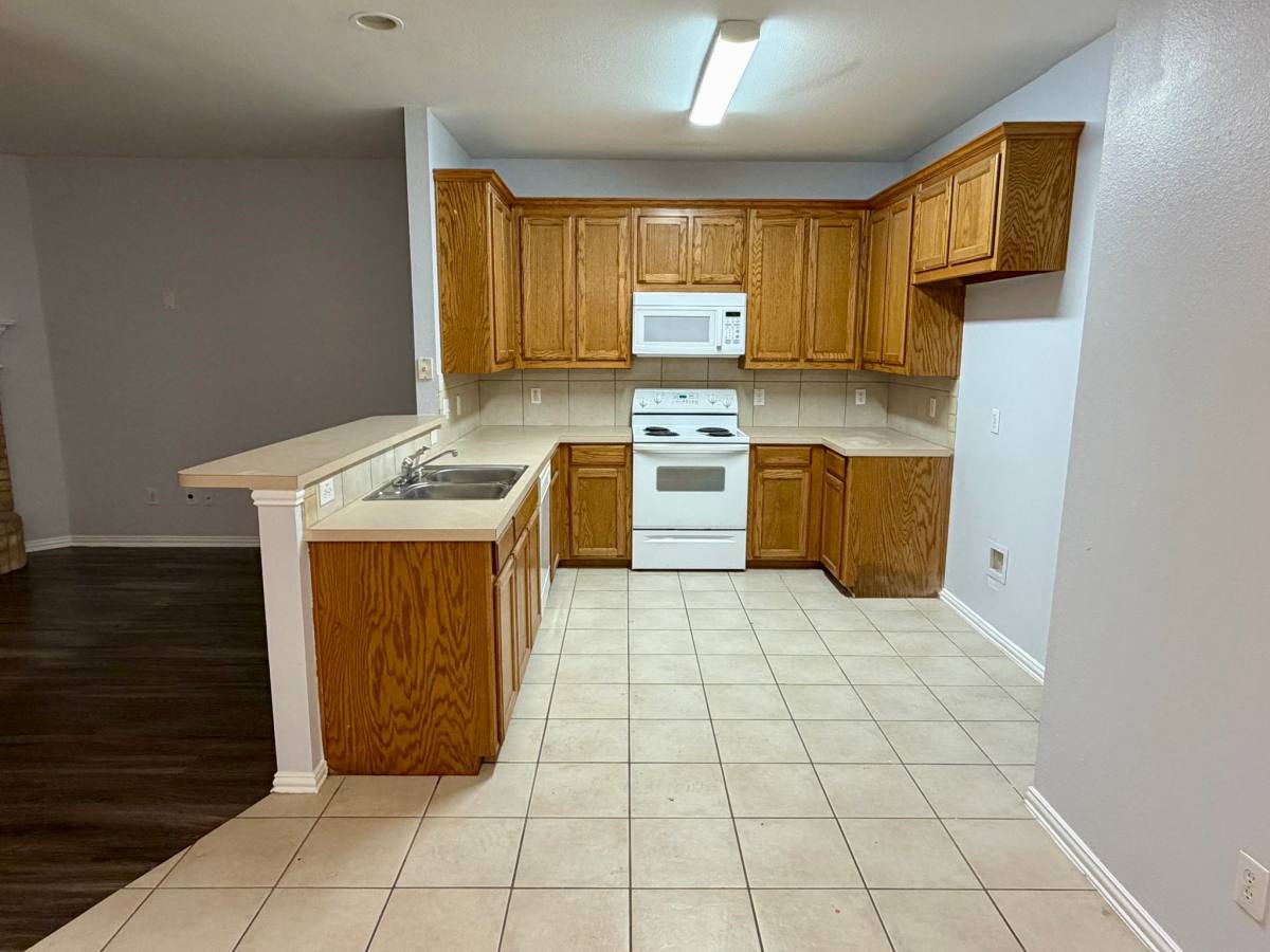 Townhouse for rent at 5832 Swords Dr, Fort Worth, TX 76137