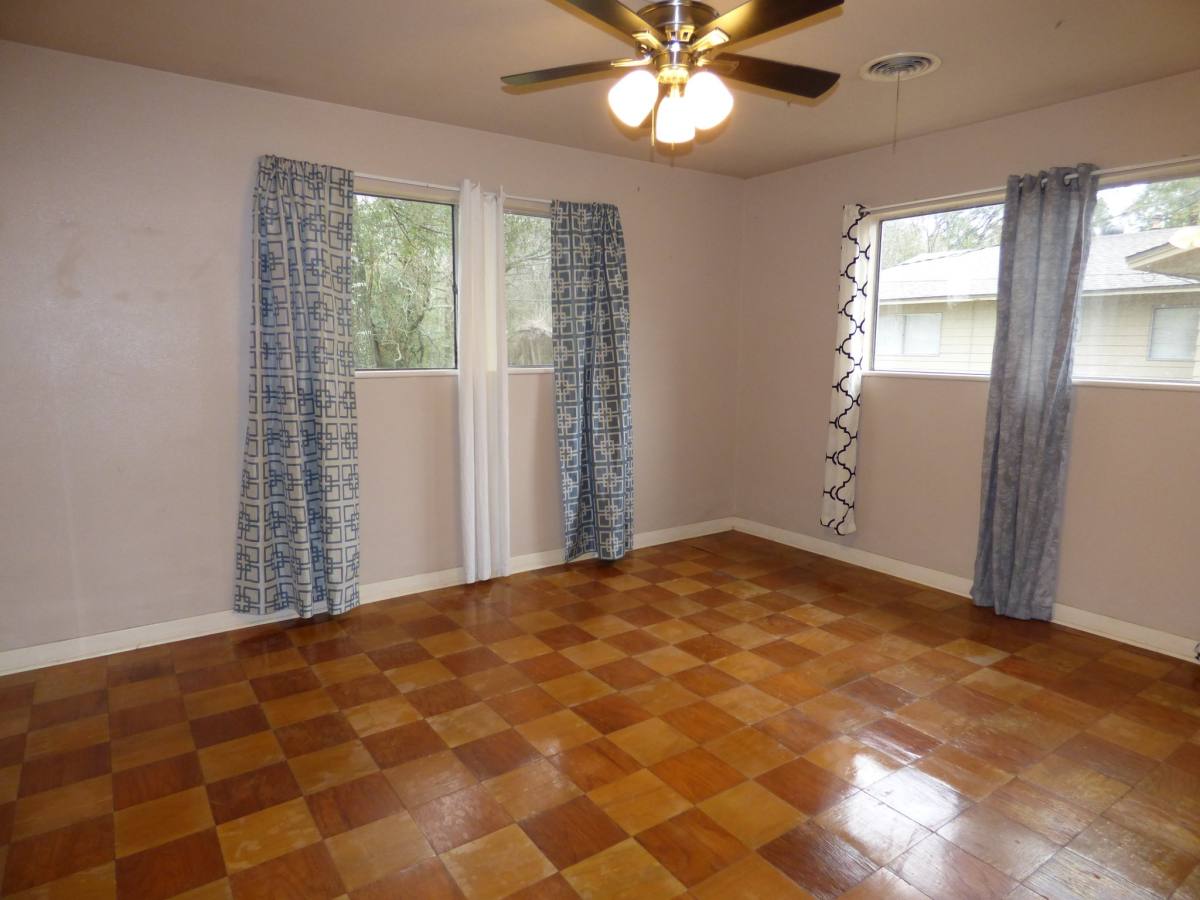 2208 Monterrey, Orange, TX 77630 - House for Rent - Image 10