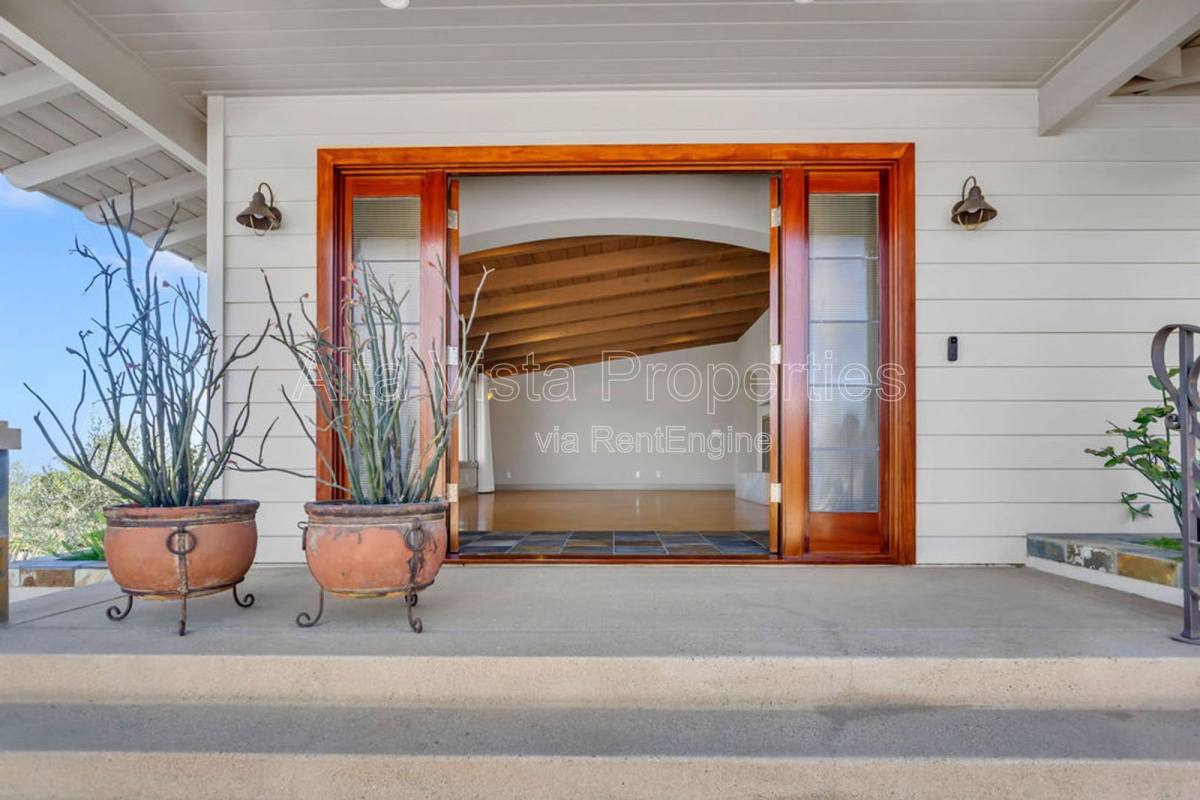 House for rent at 5940 La Jolla Mesa Dr, La Jolla, CA 92037