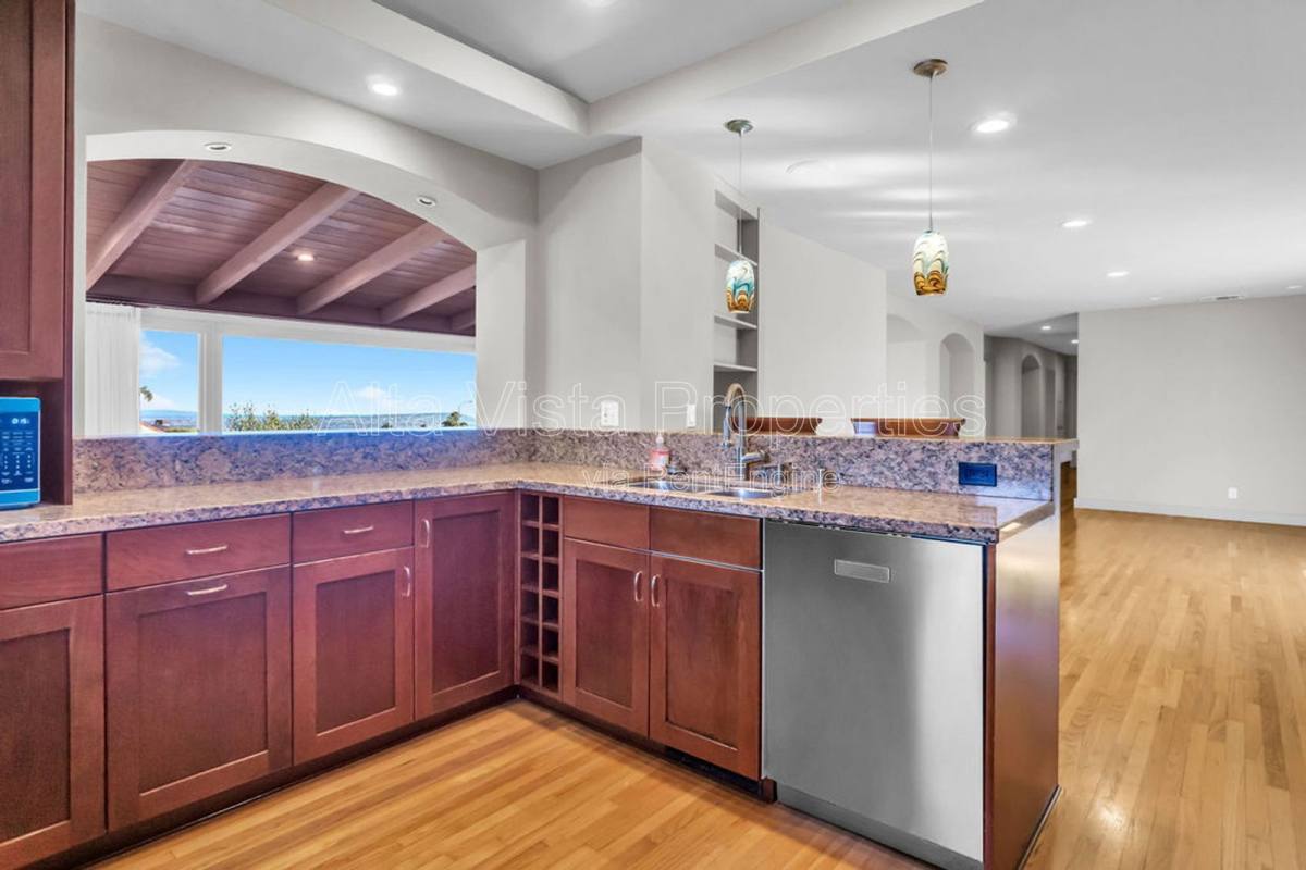 House for rent at 5940 La Jolla Mesa Dr, La Jolla, CA 92037