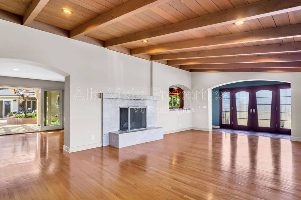 House for rent at 5940 La Jolla Mesa Dr, La Jolla, CA 92037