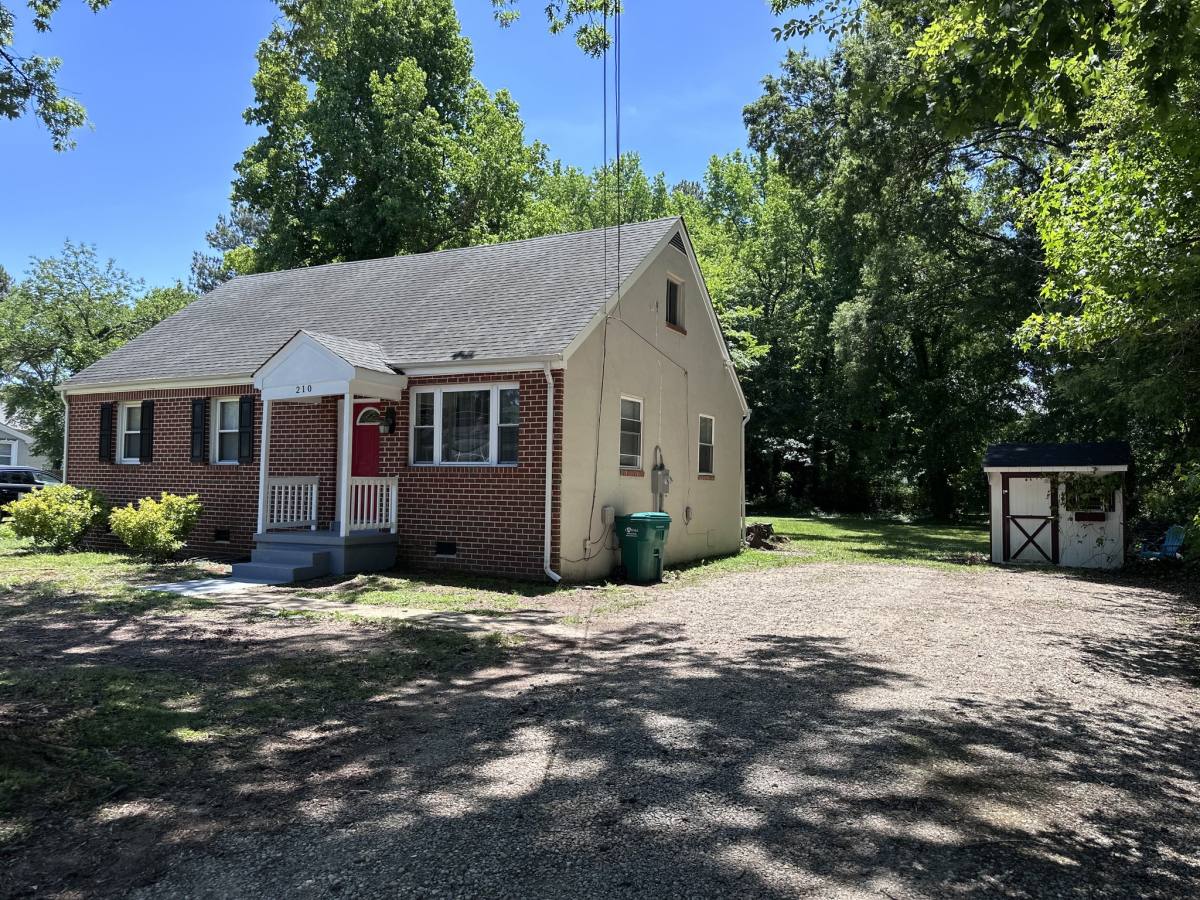 House for rent at 210 Natchez Rd, Richmond, VA 23223