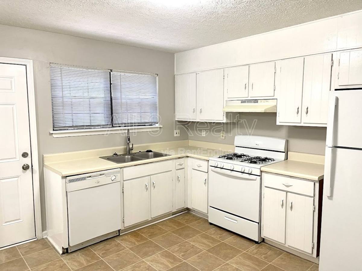 Apartment for rent at 120 Meadowbrook Court #C, Fayetteville, GA 30215