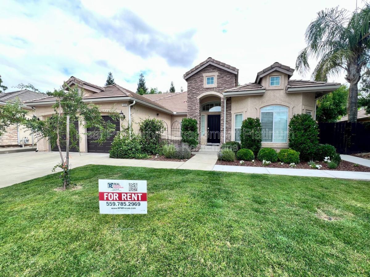 House for rent at 1030 E Royal Dornoch Ave, Fresno, CA 93730