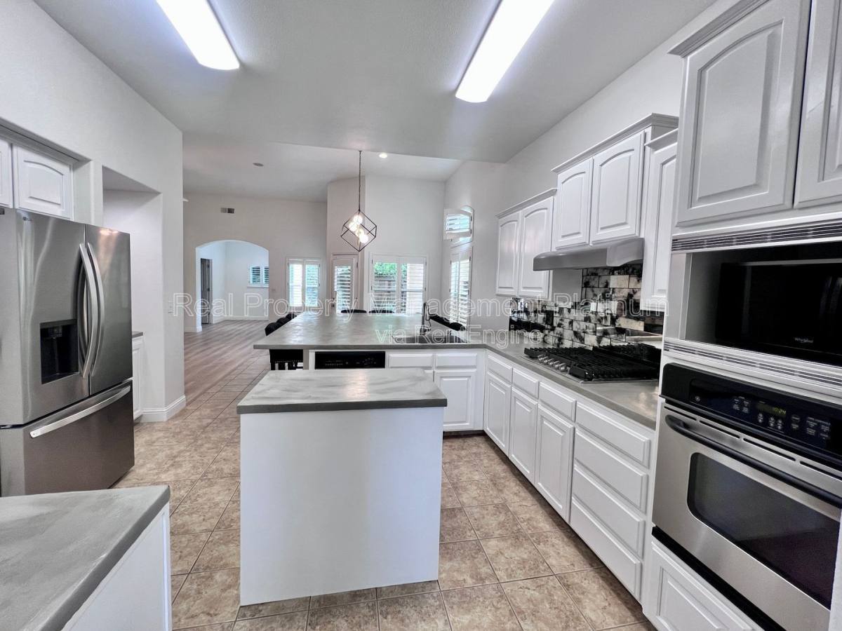 House for rent at 1030 E Royal Dornoch Ave, Fresno, CA 93730