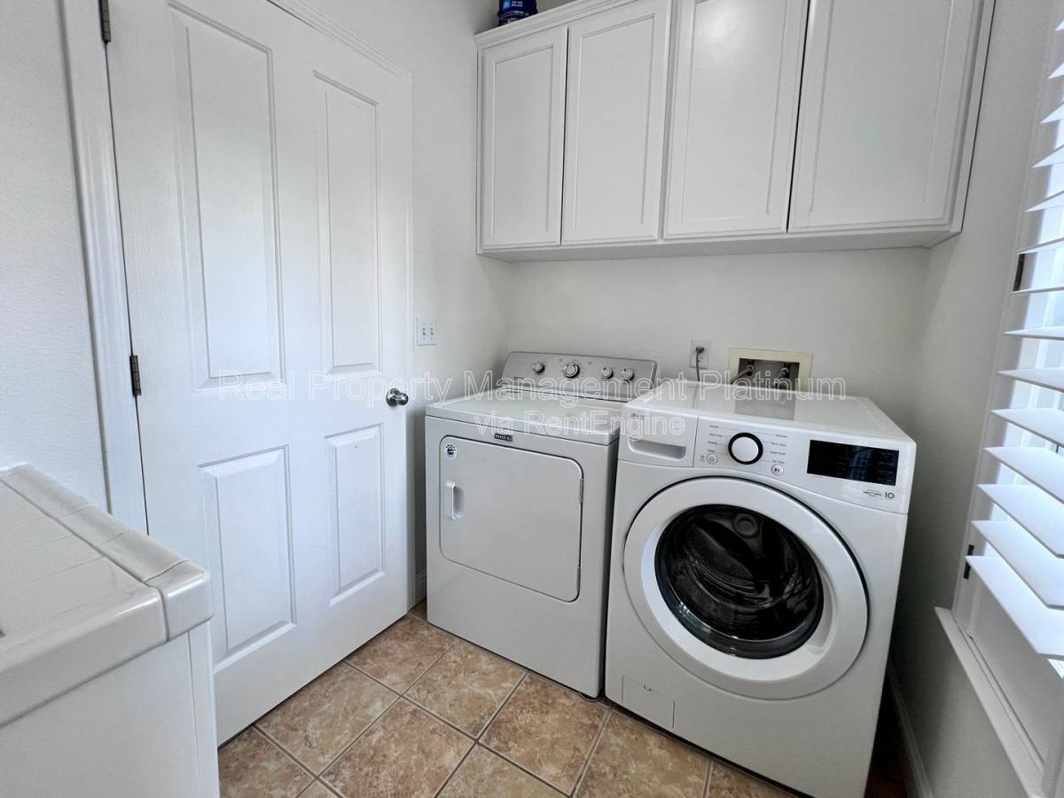 House for rent at 1030 E Royal Dornoch Ave, Fresno, CA 93730