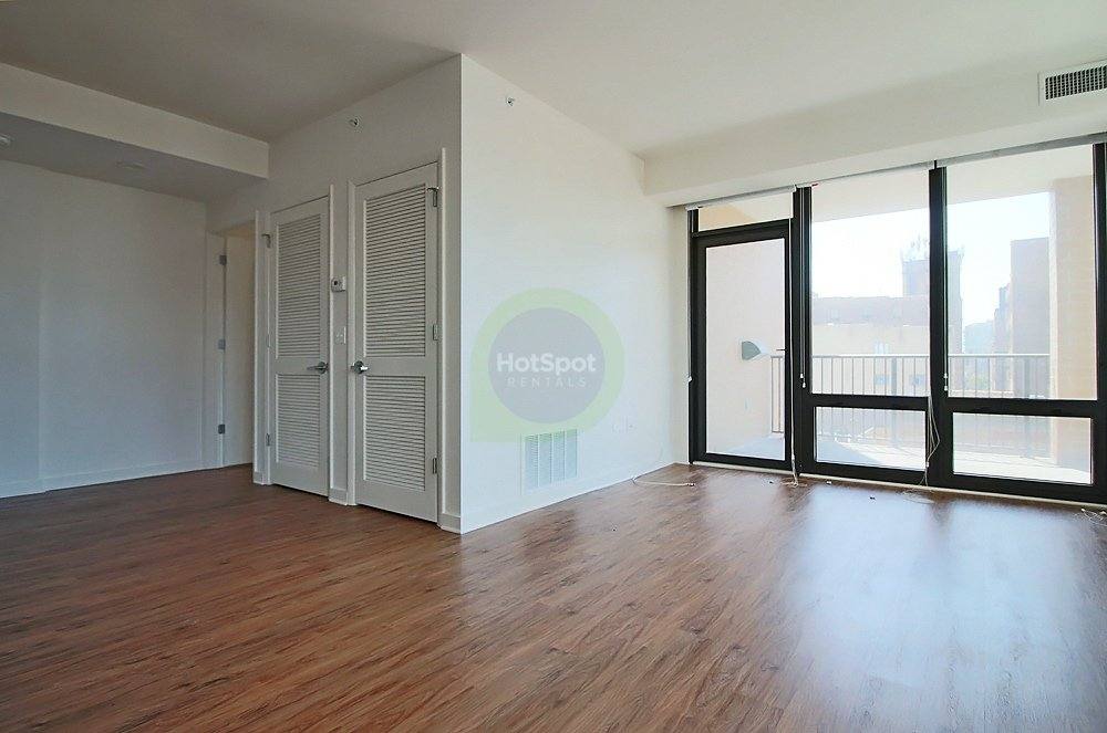 Apartment for rent at 688 N Wells St, Chicago, IL 60654