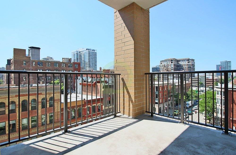 Apartment for rent at 688 N Wells St, Chicago, IL 60654