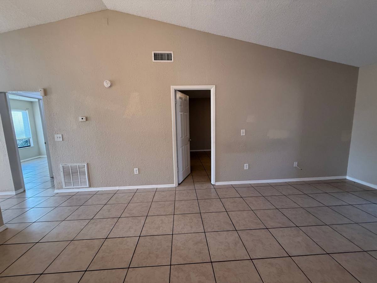 Apartment for rent at 4705 Almond Willow Dr, Orlando, FL 32808