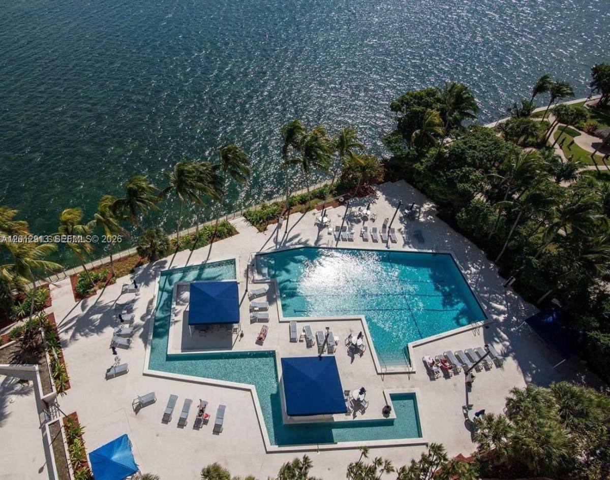 Apartment for rent at 2333 Brickell Ave #812, Miami, FL 33129