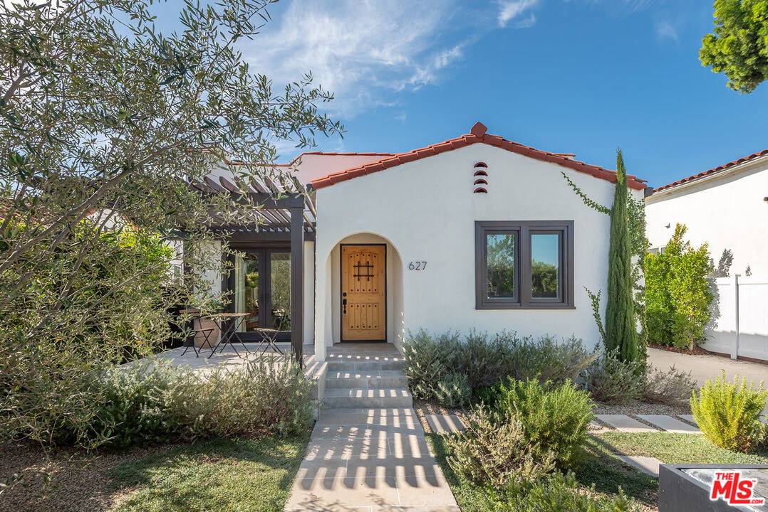 House for rent at 627 N Fuller Ave, Los Angeles, CA 90036
