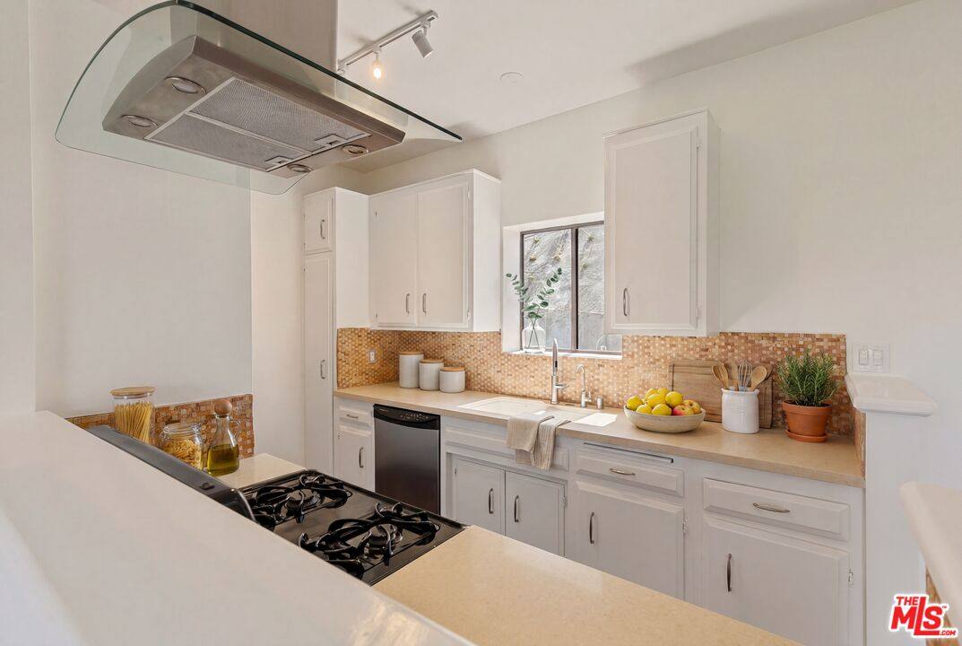 House for rent at 2013 Cyprean Dr, Los Angeles, CA 90046