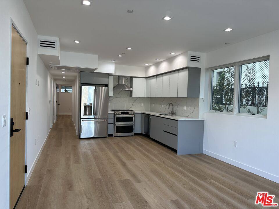 House for rent at 9842 Vidor Dr #101, Los Angeles, CA 90035
