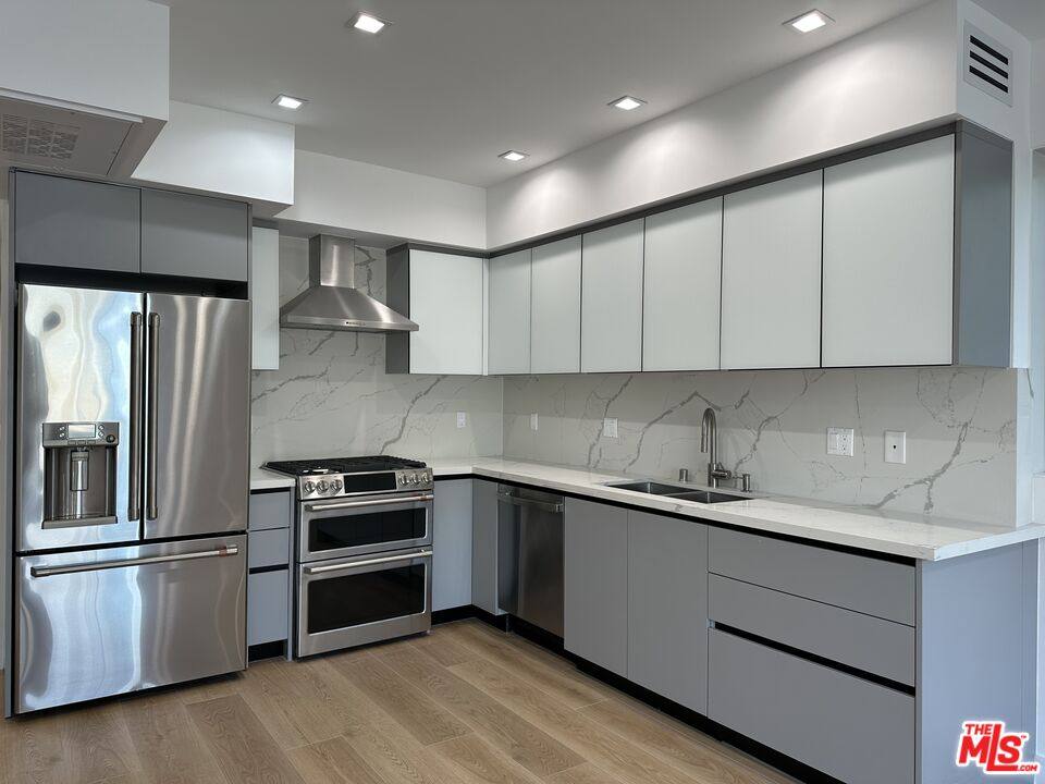 House for rent at 9842 Vidor Dr #101, Los Angeles, CA 90035