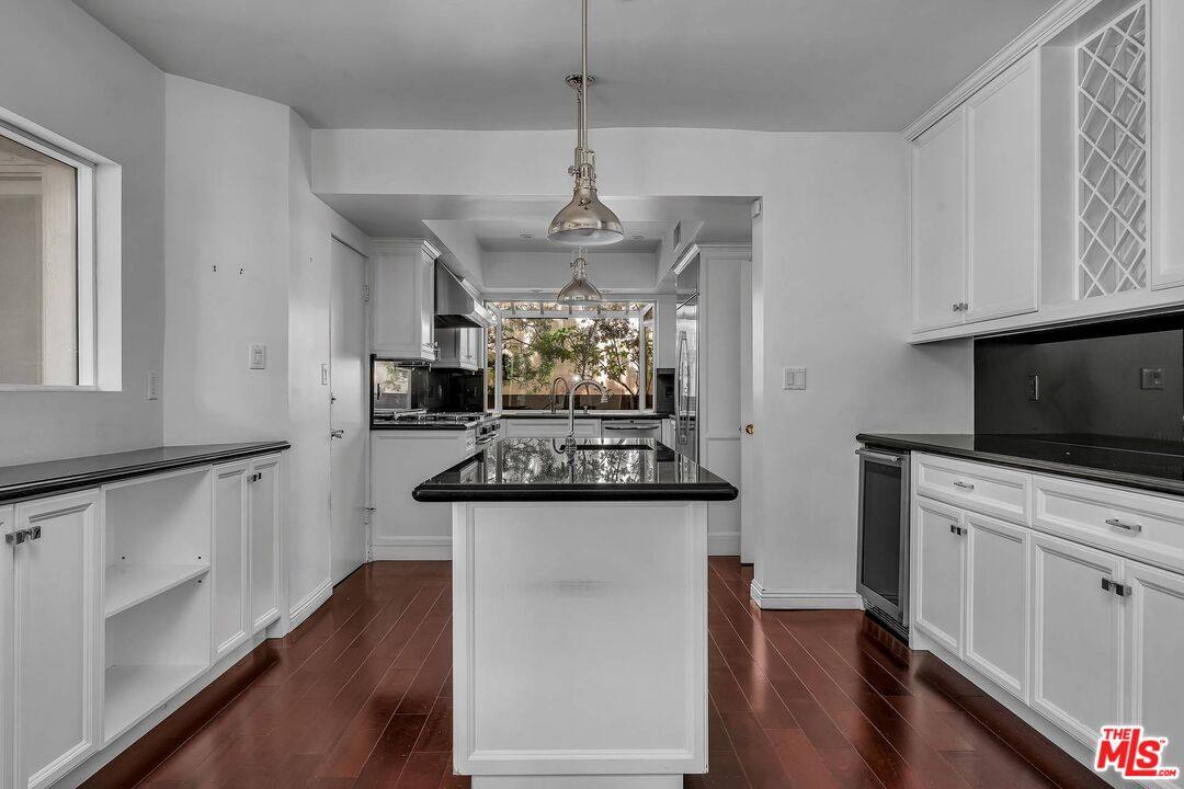 House for rent at 325 S El Camino Dr, Beverly Hills, CA 90212