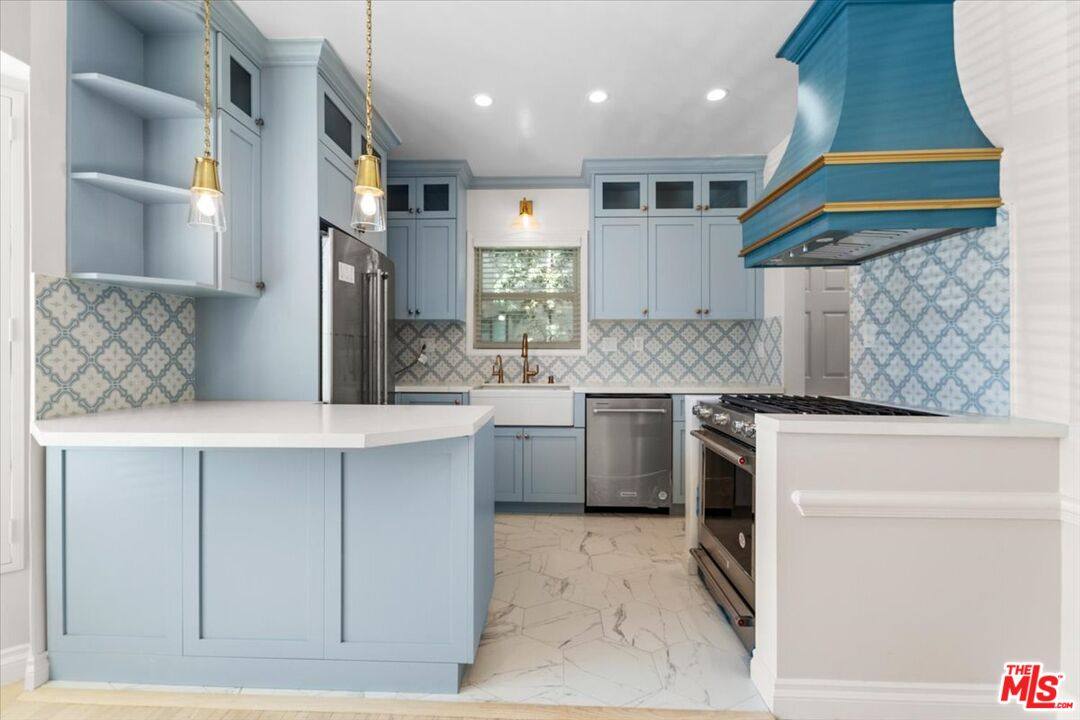 Townhouse for rent at 9683 W Olympic Blvd, Beverly Hills, CA 90212