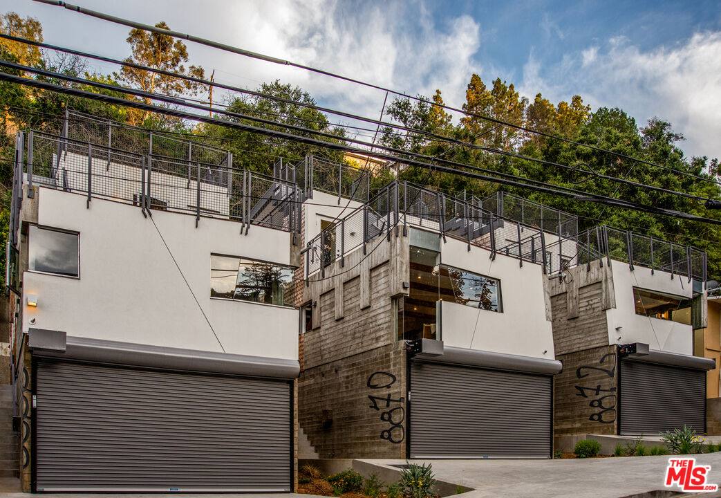 House for rent at 8870 Wonderland Ave, Los Angeles, CA 90046