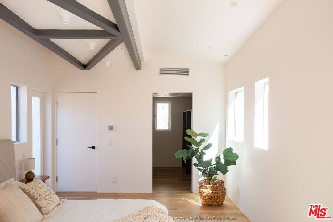 House for rent at 8870 Wonderland Ave, Los Angeles, CA 90046
