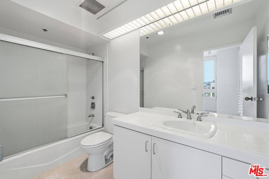 Apartment for rent at 10430 Wilshire Blvd #1701, Los Angeles, CA 90024