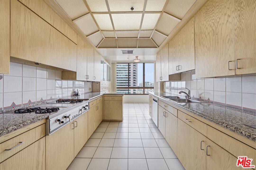 Apartment for rent at 10430 Wilshire Blvd #1701, Los Angeles, CA 90024