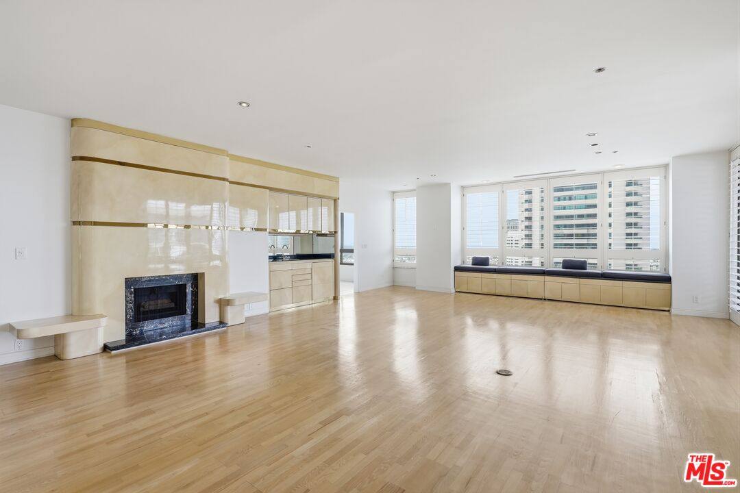 Apartment for rent at 10430 Wilshire Blvd #1701, Los Angeles, CA 90024