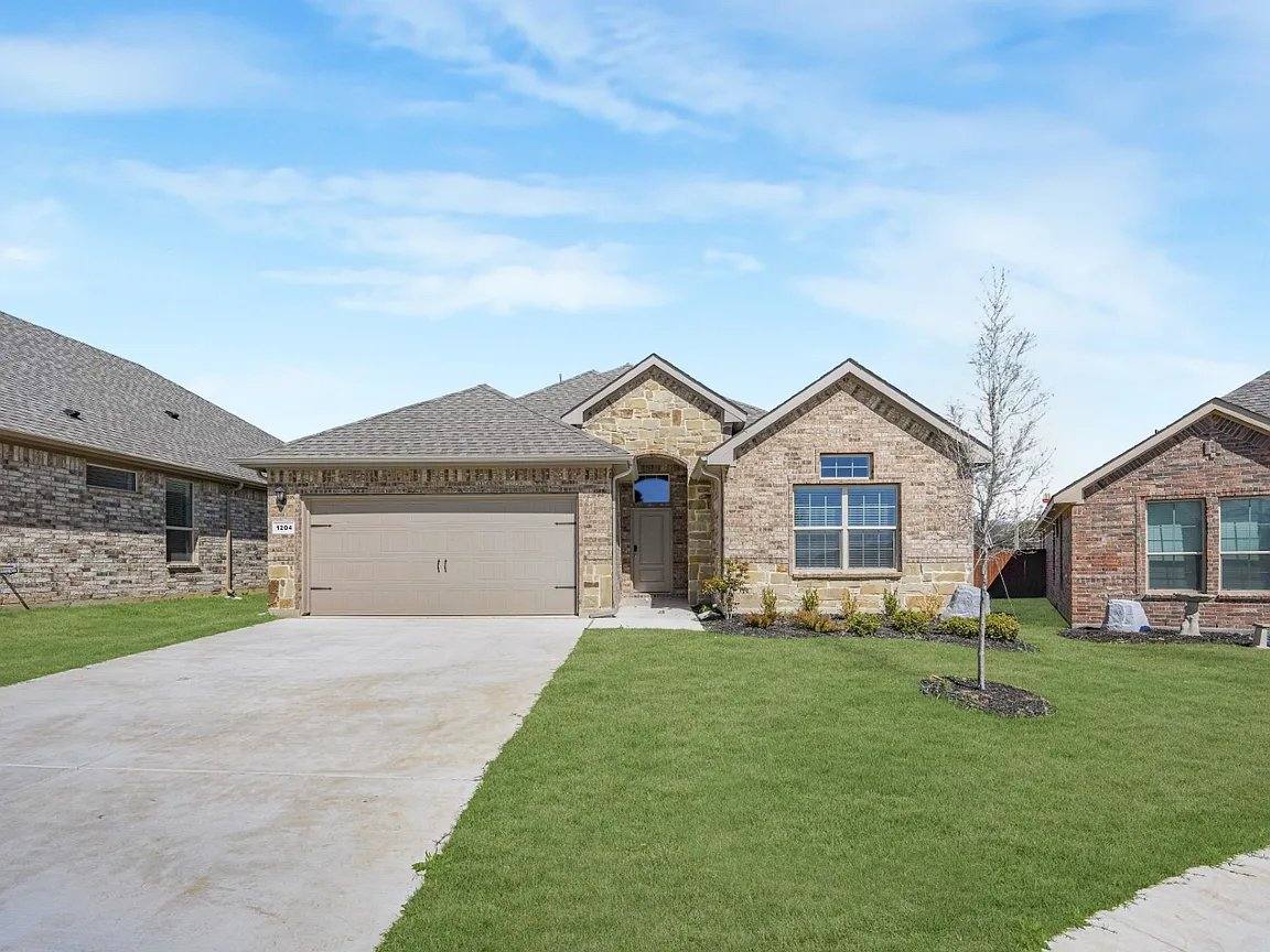 House for rent at 2888 Creekbend Dr, Decatur, TX 76234