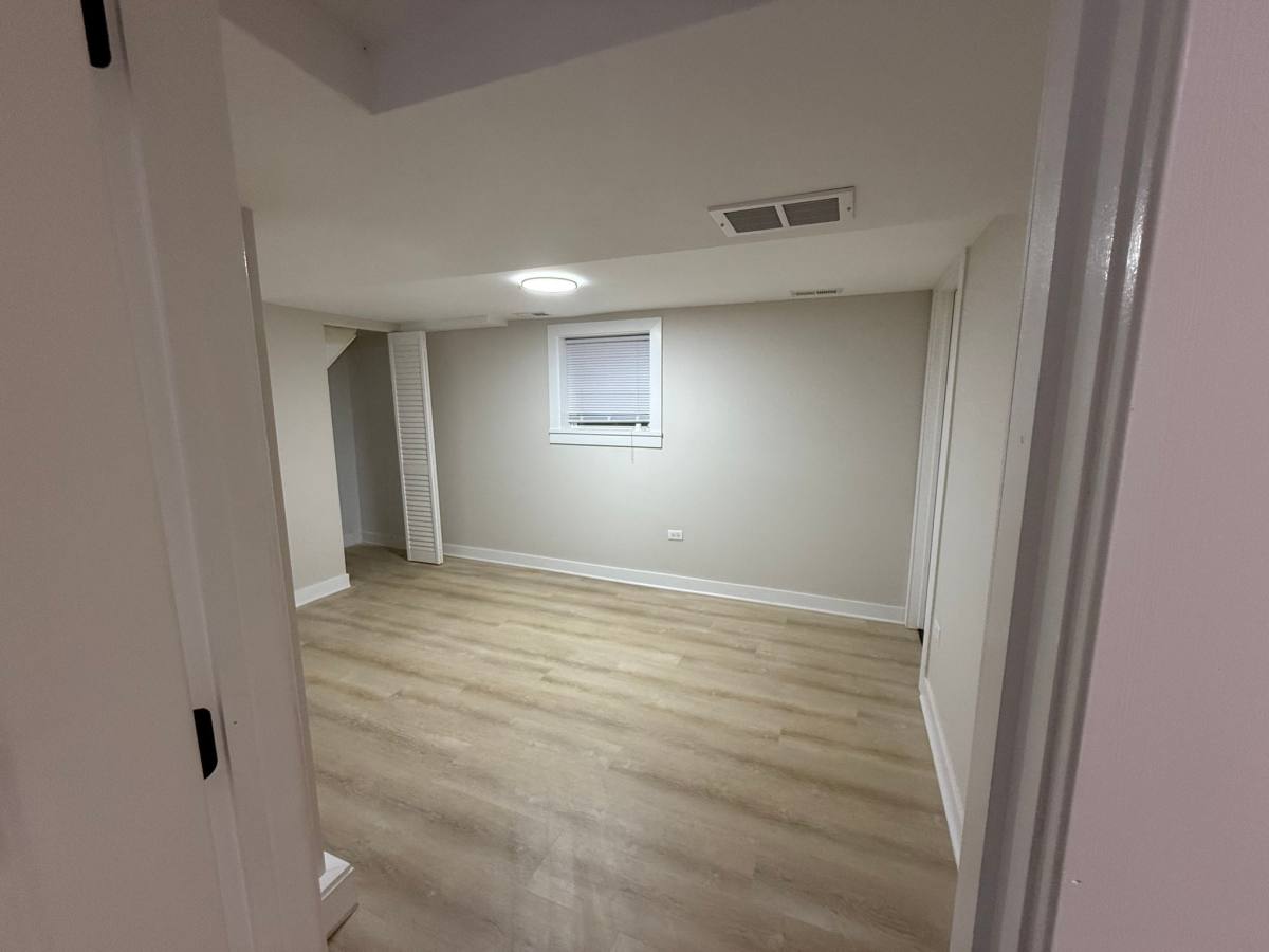 Apartment for rent at 5232 W Montana St, Chicago, IL 60639