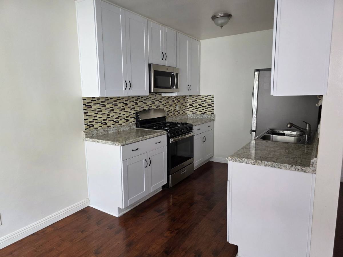 Apartment for rent at 706 E Harvard St #5, Glendale, CA 91205