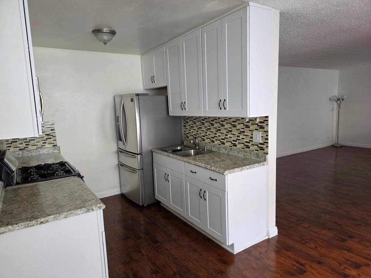 Apartment for rent at 706 E Harvard St #5, Glendale, CA 91205