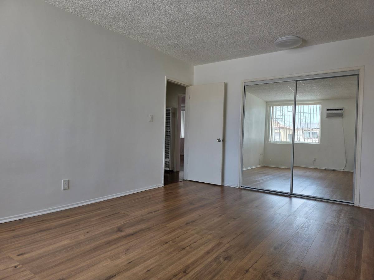 Apartment for rent at 706 E Harvard St #5, Glendale, CA 91205
