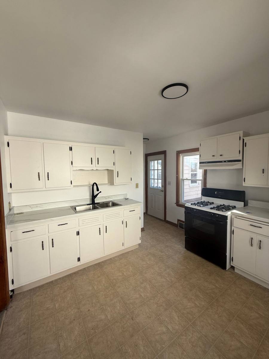 House for rent at 924 29th Ave, Rock Island, IL 61201