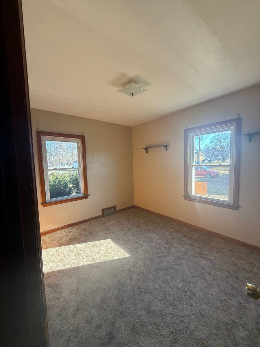 House for rent at 924 29th Ave, Rock Island, IL 61201