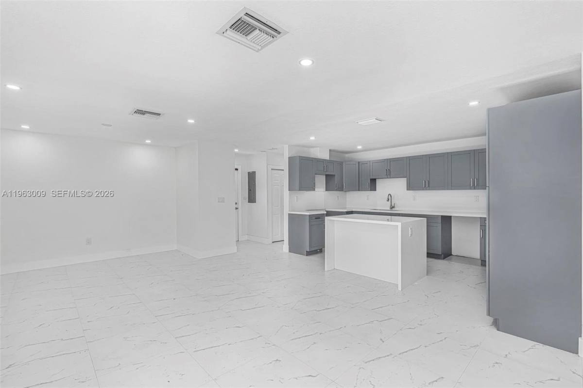 House for rent at 2901 SW 92nd Ave, Miami, FL 33165