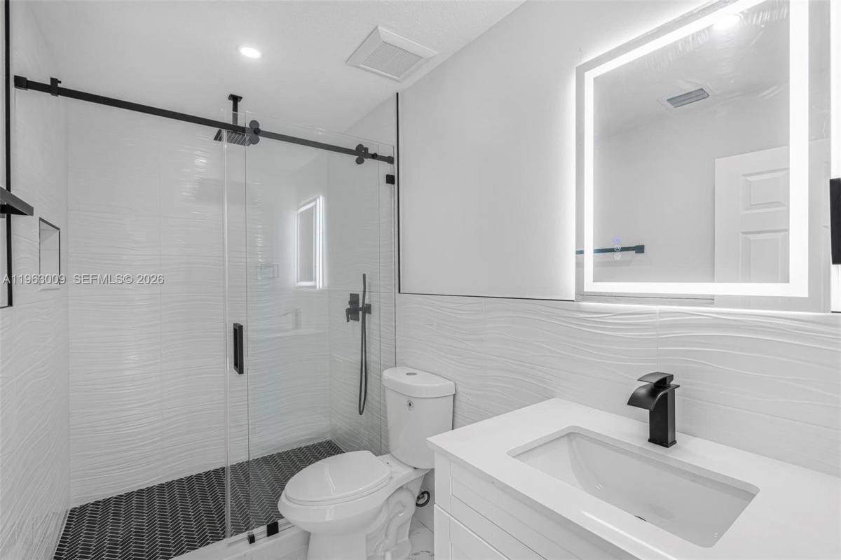 House for rent at 2901 SW 92nd Ave, Miami, FL 33165