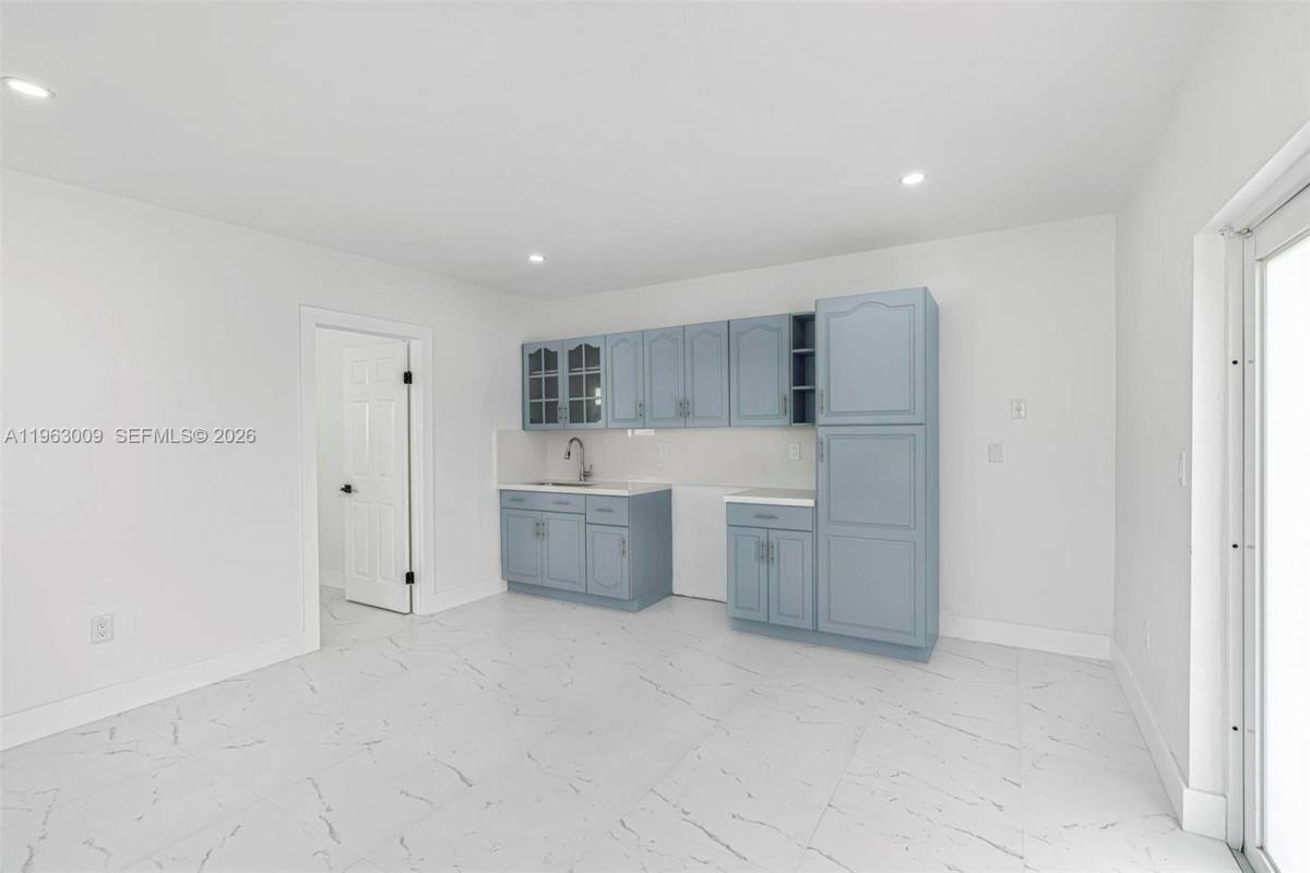 House for rent at 2901 SW 92nd Ave, Miami, FL 33165