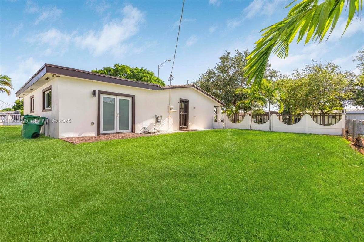 House for rent at 2901 SW 92nd Ave, Miami, FL 33165