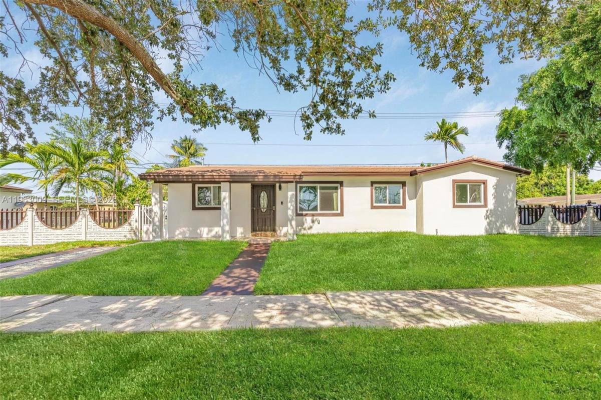 House for rent at 2901 SW 92nd Ave, Miami, FL 33165