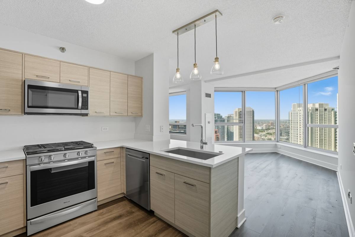 Apartment for rent at 332 N Canal St, Chicago, IL 60606