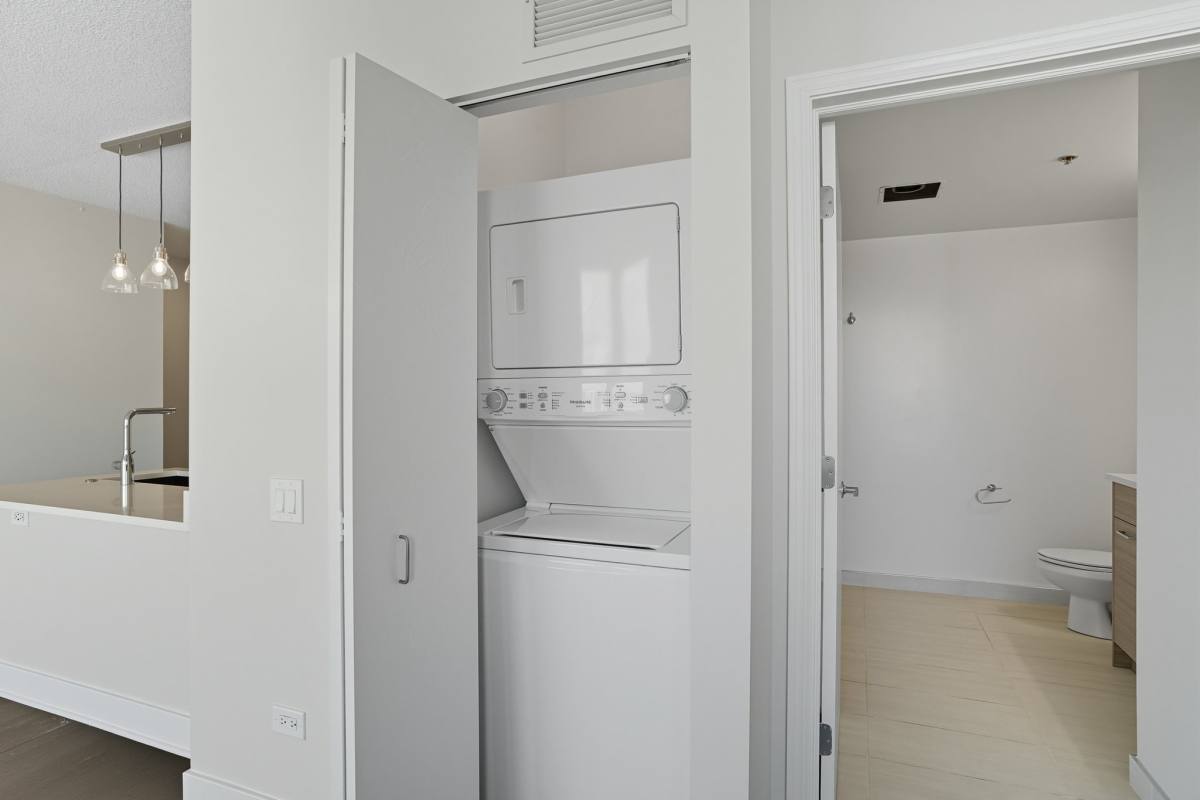 Apartment for rent at 332 N Canal St, Chicago, IL 60606