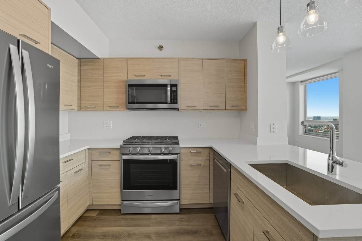 Apartment for rent at 332 N Canal St, Chicago, IL 60606