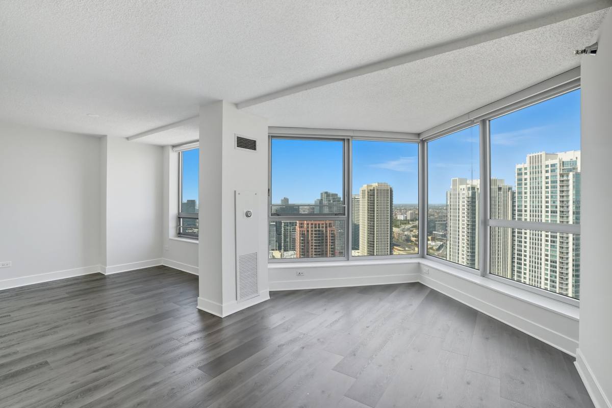 Apartment for rent at 332 N Canal St, Chicago, IL 60606