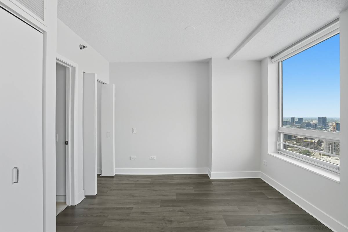 Apartment for rent at 332 N Canal St, Chicago, IL 60606