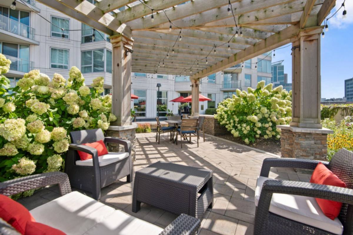 Apartment for rent at 332 N Canal St, Chicago, IL 60606